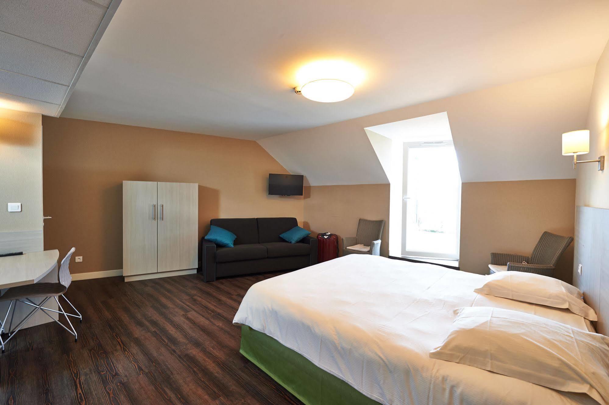 Park Hotel & Appartements Cholet Exteriör bild