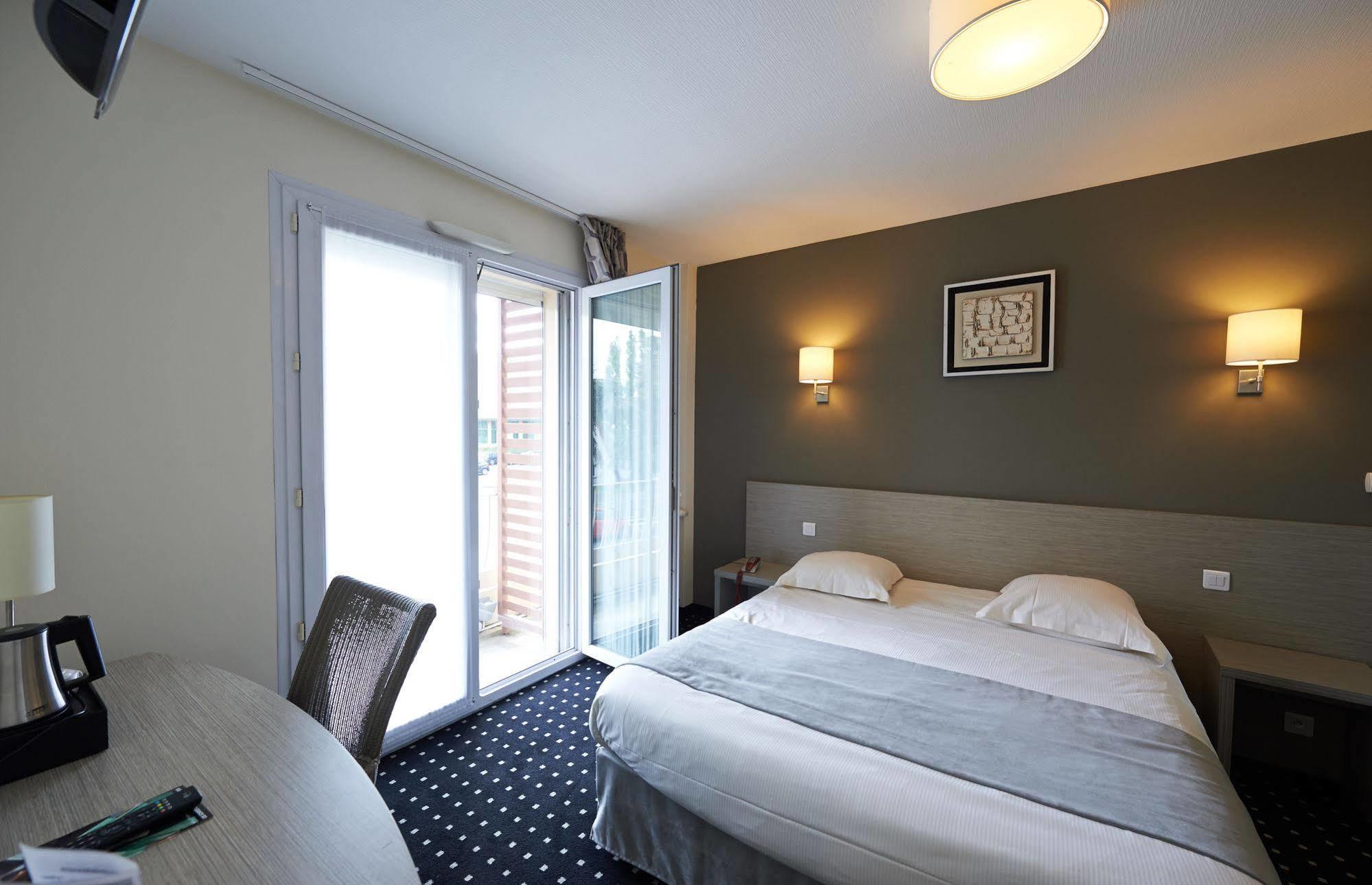 Park Hotel & Appartements Cholet Exteriör bild